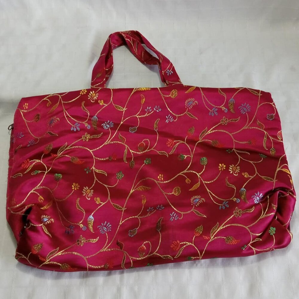 Beautiful satin bag with traditional Chinese embroidery + little cosmetic bag